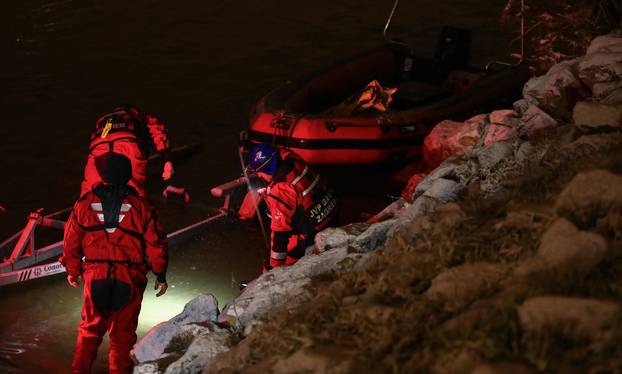 Zagreb: Zbog loših vremenskih uvjeta obustavljena potraga u rijeci Savi