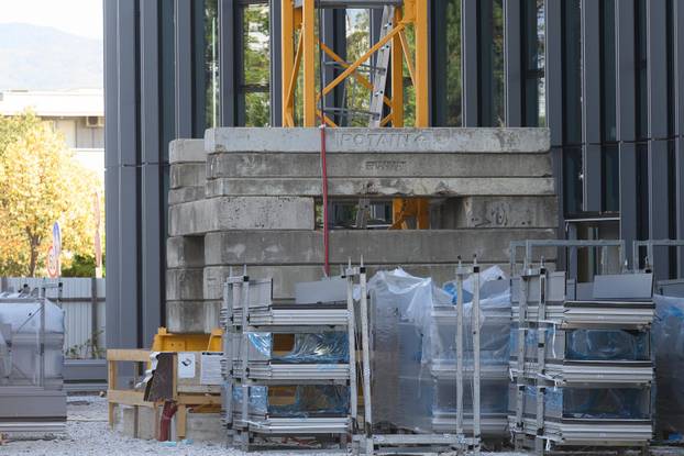 Zagreb: Nakon više desetljeća čekanja napokon počeli radovi, nedovršena zgrada postaje CapriCo Tower