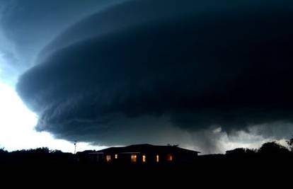 Zastrašujuća je moć prirode: Time Lapse oluja i tornada...