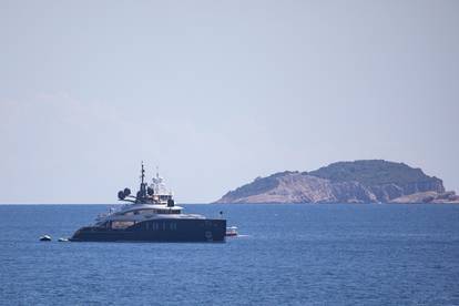 Dubrovnik je pun turista koji uživaju u ljepoti gradskih zidina