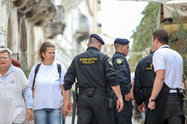 SPlit: PojaÄane mjere sigurnosti na gradskim ulicama uoÄi utakmice Hrvatska - MaÄarska
