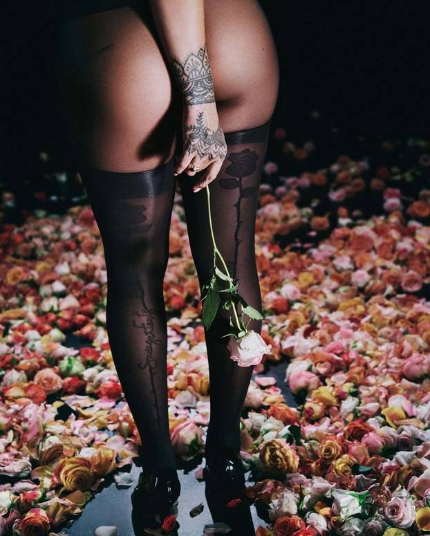 Ayy, mamacita! Rihanna mokra do kože najavila nestašno ljeto