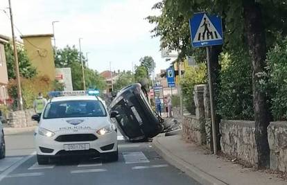 Auto završio na krovu u Viškovu: 'Prevrtao se čak tri puta, stakla je bilo posvuda'