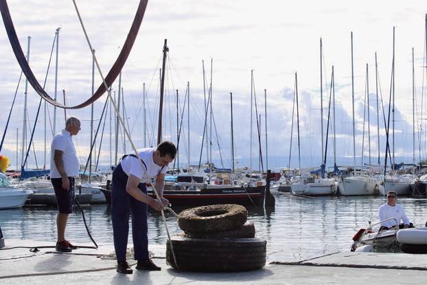 FOTO Pogledajte što su ronioci izvukli iz mora na eko akciji u Splitu: Sve je puno smeća...