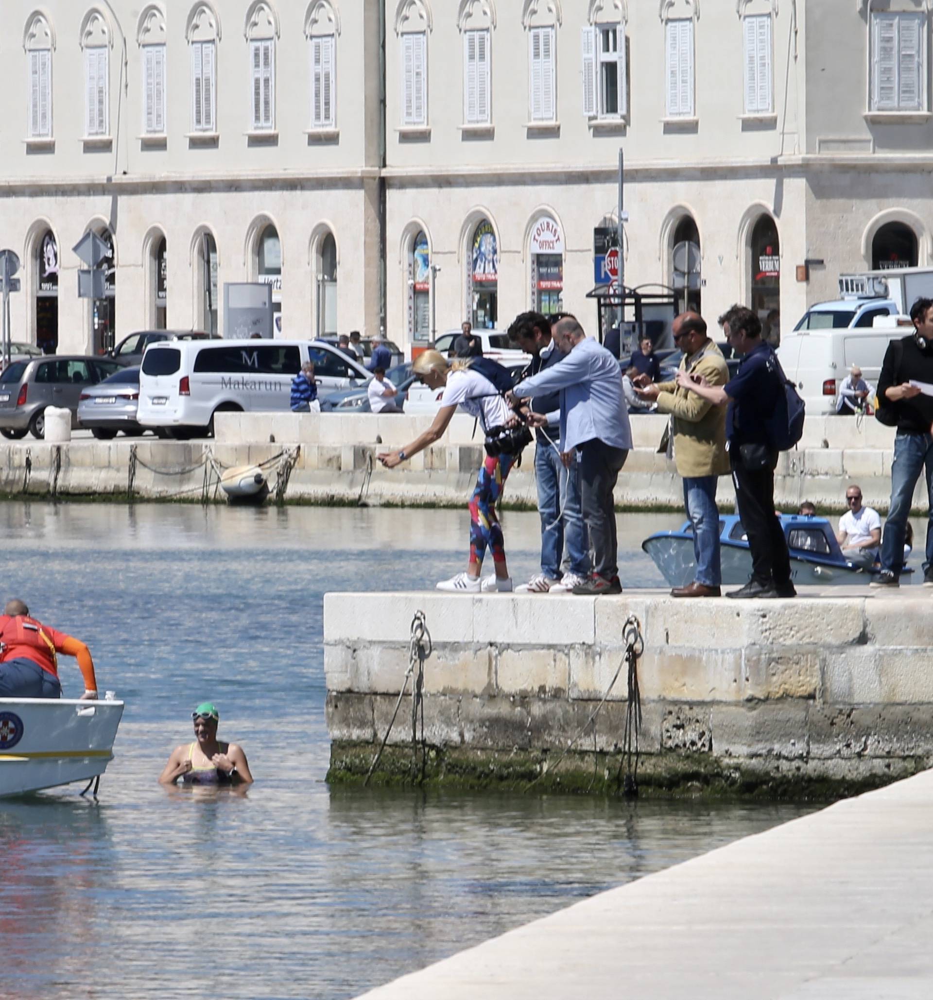 Dina Levačić isplivala dionicu od Kaštela do Splita za Udrugu Perle