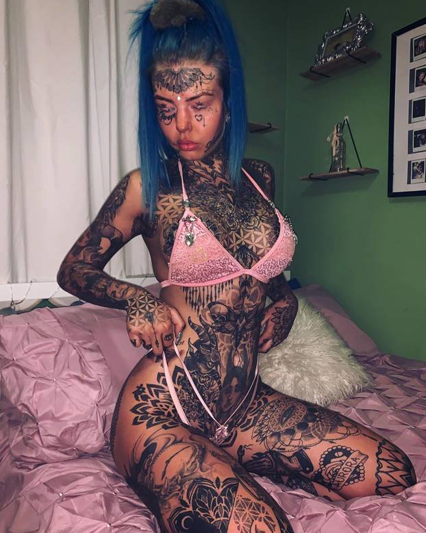 Svojih 600 tetovaža pokazivala je u bikiniju, ali sada ih mora ukloniti: 'Otkazuje mi tijelo...'