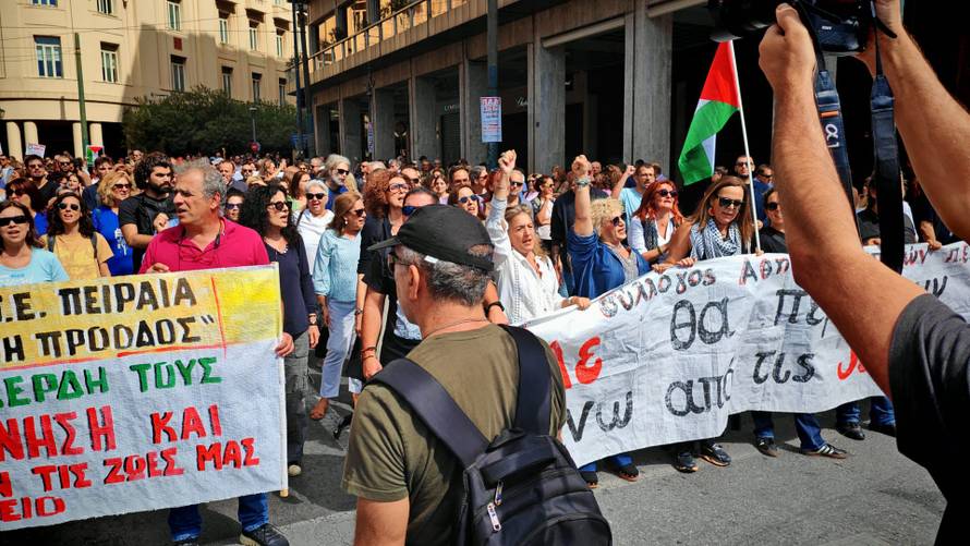 Grčki radnici ponovo štrajkaju: Željeznički promet zaustavljen, brodovi su ostali u lukama