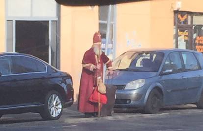 Uranio ove godine: Sveti Nikola šetao kvartom i dijelio slatkiše