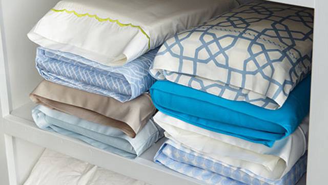 Ovaj trik će vas spasiti u kući: Super način slaganja posteljine