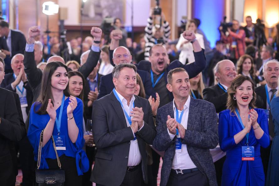 Zagreb: Slavlje u stožeru HDZ nakon prvih privremenih rezultata