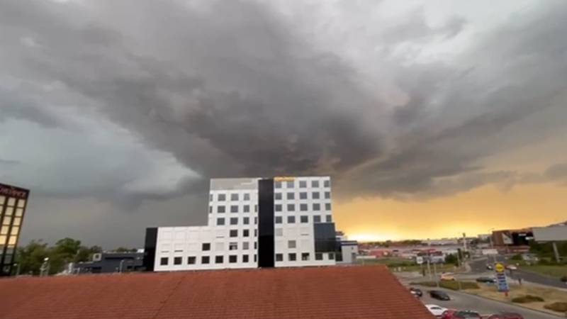 VIDEO Pogledajte nevrijeme s kišom i grmljavinom koje stiže sa zapada: 'Budite na oprezu!'