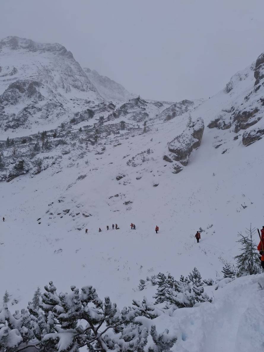 Planinar iz Kaštel Sućurca javio se kući svojima: 'Živ sam'. Traga se za još dva Kaštelanina