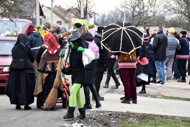 Donja Bebrina: Urnebesni pokladni utorak u Donjoj Bebrini