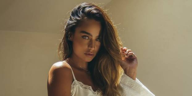 FOTO Fitness influencericu prati 23 milijuna ljudi, a zlobnici kažu da sve može zahvaliti stražnjici