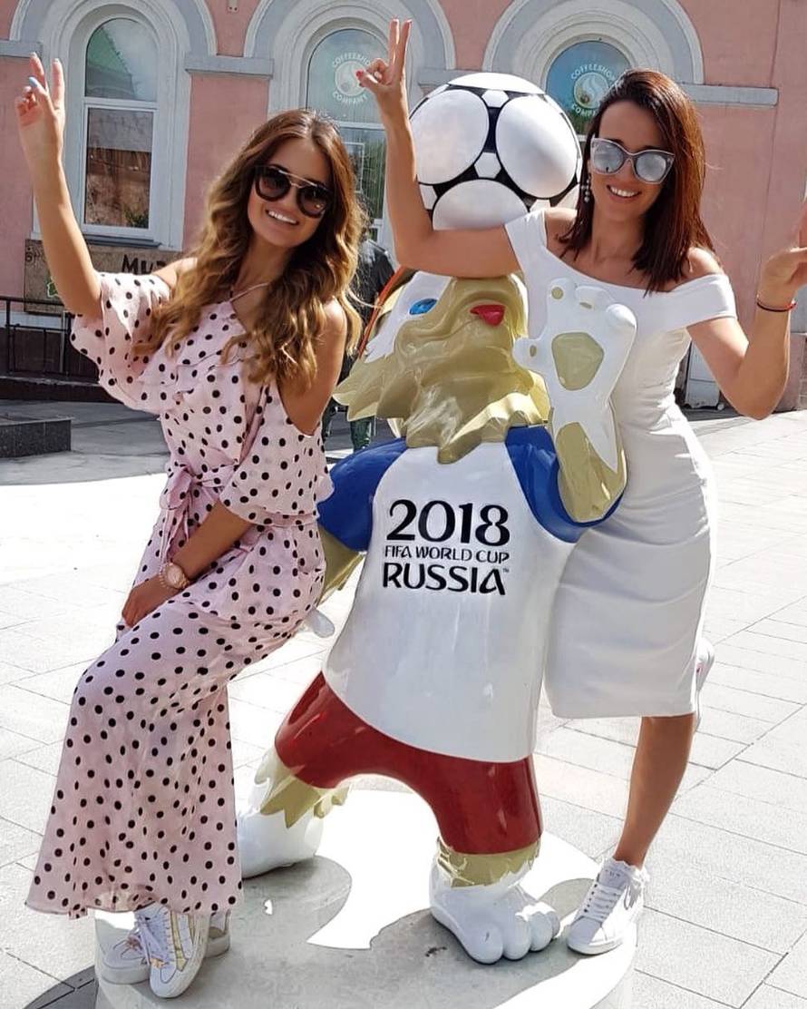 Skinula se: Cura Ćaleta-Cara u toplesu navija za nogometaše