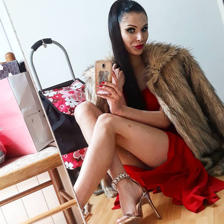 Victoria: Nakon showa sam se zaručila, a bivši me opsjedaju...