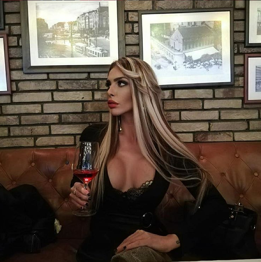 Ava 'puca' na parlamentarne izbore: Glasajte za mene, ludu