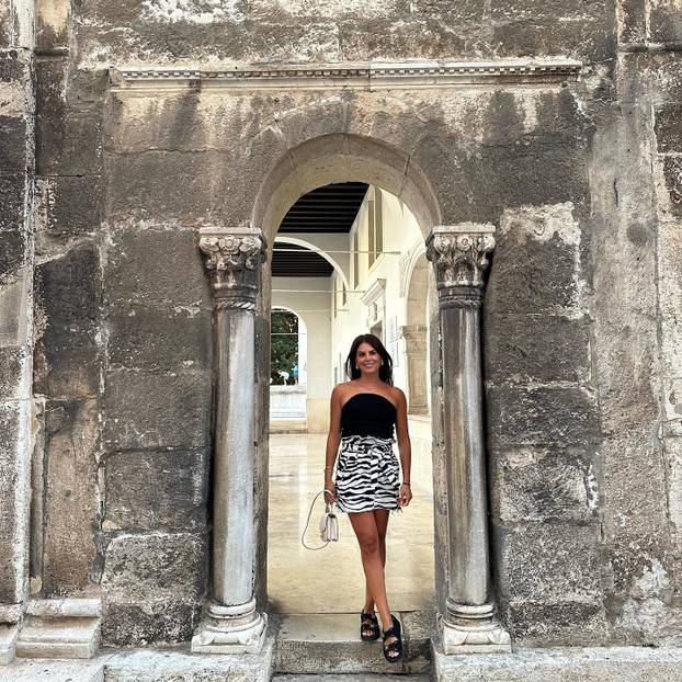 FOTO Ljubav iz školskih klupa: Gospođa Perišić slavi rođendan, a Ivanu je najveća podrška...