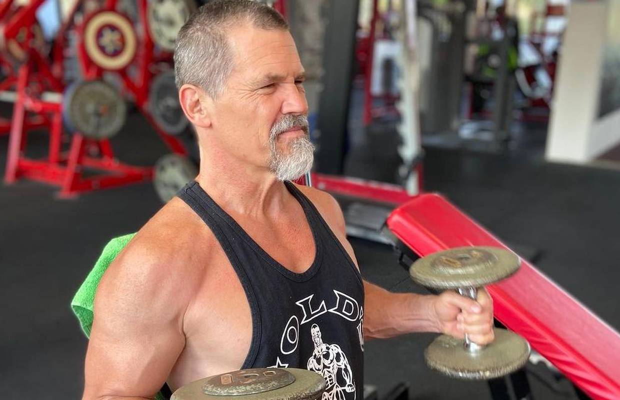 Josh Brolin (52) pozirao je gol: Čekajte, je li još netko zumirao?