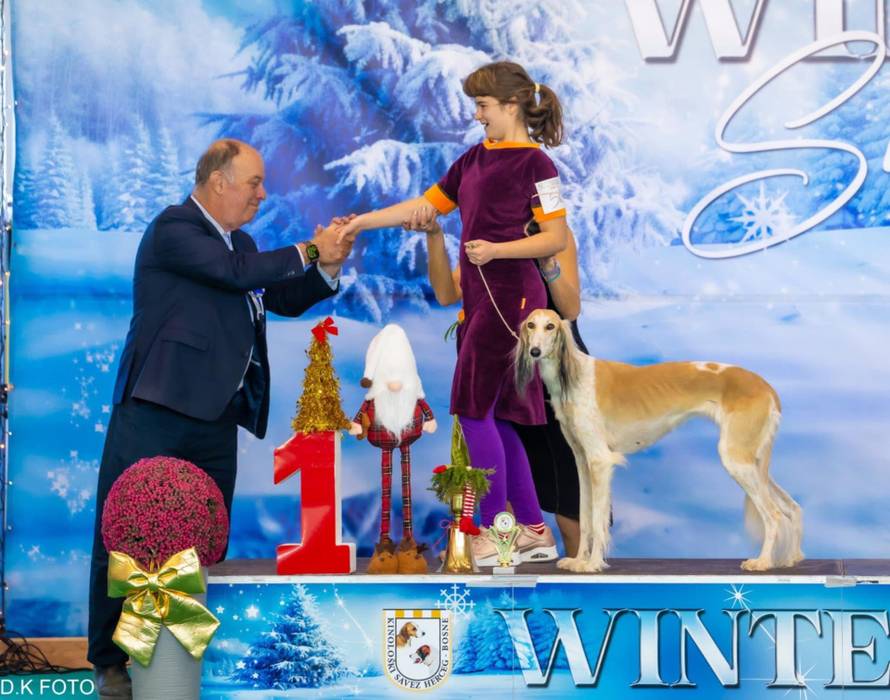 Kaja je dijete-anđeo, ali ima i svoje anđele čuvare s kojima osvaja srca na izložbama pasa!