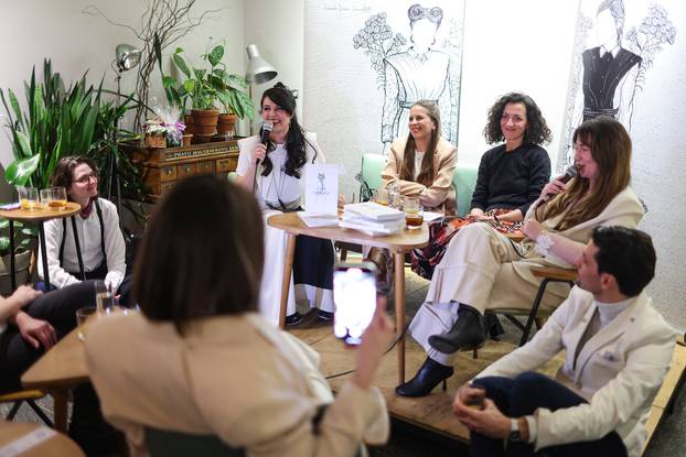 Zagreb : U caffe baru Botinačar predstavljena je knjiga s glazbom Nere Stipičević, Cvit samoće