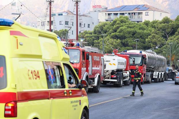 Vatrogasci cijelu noć gasili požar kod Omiša