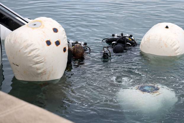 Zadar: Izvlačenje auta koji je 18 godina bio u moru