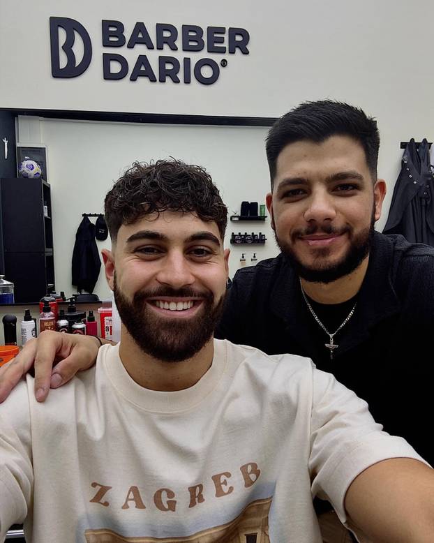 FOTO Tko je brijač 'vatrenih'? Uspio je nagovoriti Modrića na promjenu: 'Perišić? Boljelo me'