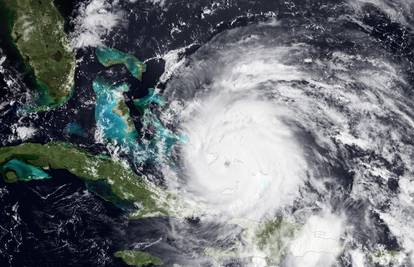Uragan uništio stotine domova na Bahamima, dvoje poginulih