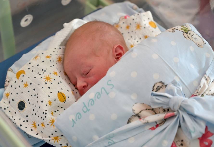 Varaždin minutu iza ponoći dobio prvu bebu, prva beba u Zagrebu rodila se u 1.19 sati