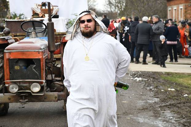 Donja Bebrina: Urnebesni pokladni utorak u Donjoj Bebrini