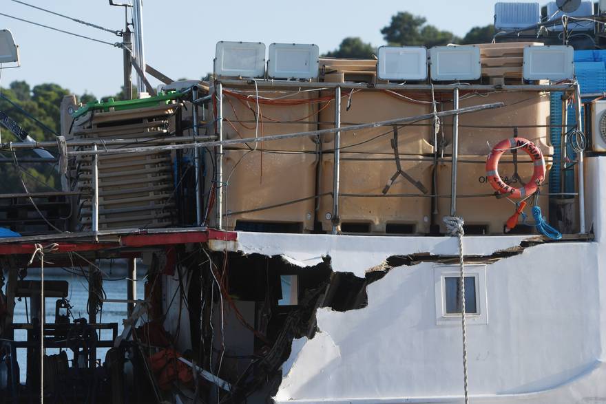 U sudaru jahte i ribarskog broda kod Murtera poginuo kuhar: Policija privela jednu osobu