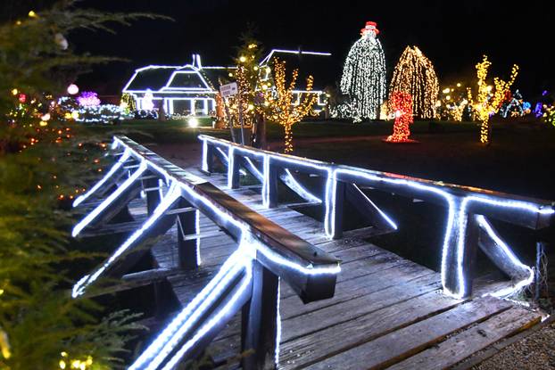 Magično Božićno blagdansko imanje obitelji Salaj zabljesnulo je u punom sajaju
