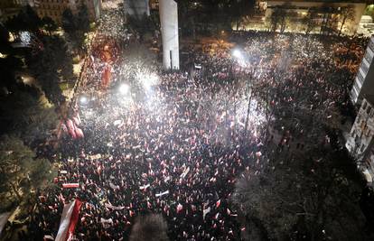 Veliki prosvjed u Poljskoj, tisuće na ulicama:' Preživjeli smo Ruse, preživjet ćemo i Tuska'