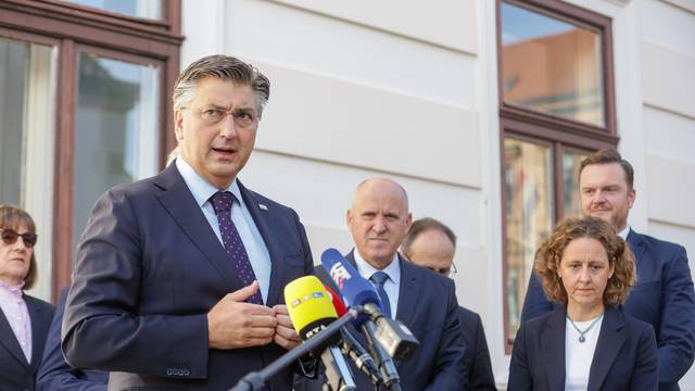 Zagreb: Premijer Plenković i ministri obilježili 32. obljetnicu raketiranja Banskih dvora