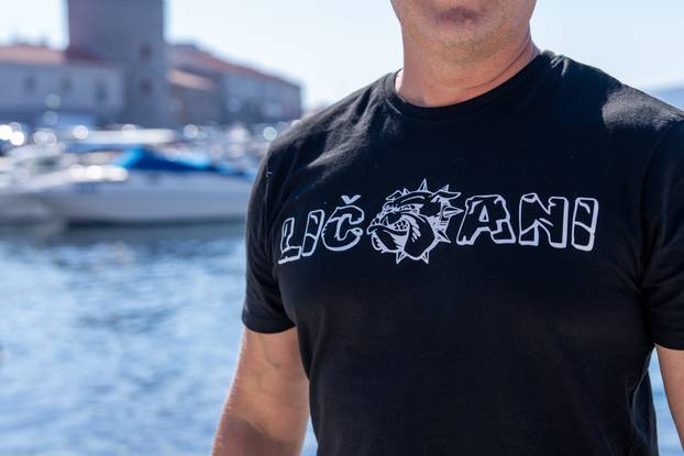 Senj: Navijači Dinama "obojili" rivu u plavo