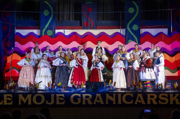 Županja: U sklopu 59. Šokačkog sijela održana Revija narodnih nošnji zlatara