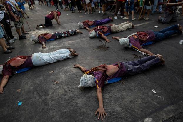 Filipino Catholics perform self-flagellation for Lent