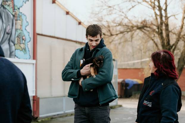 FOTO Igrači Cibone darovali su njuškice u Dumovcu i u vrijeme blagdana pokazali veliko srce
