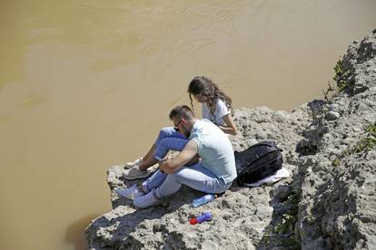 Mostar: Zbog milijunskh radova na HE Mostar, rijeka Neretva promijenila boju