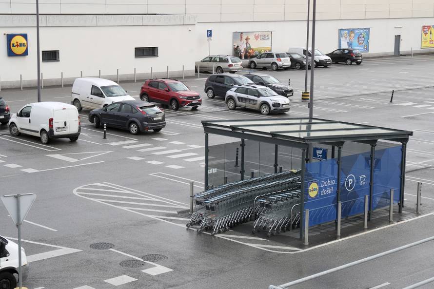 Split: Prazna parkirališta trgovačkih lanaca