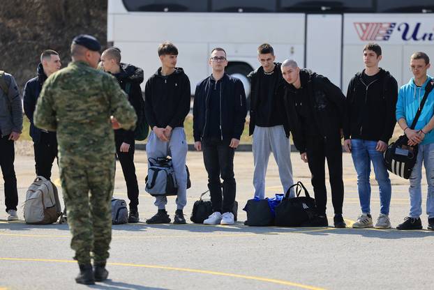 Ministar Anušić i general Kundid na prvom danu TVO-a na Slunju