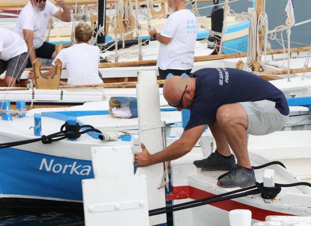 FOTO Čuvari stoljetne tradicije: Drveni brodovi utrkivali se na 'Regati za dušu i tilo' u Betini