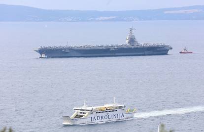 FOTO Prve fotografije najvećeg ratnog broda ikad sagrađenog kako upravo uplovljava u Split!