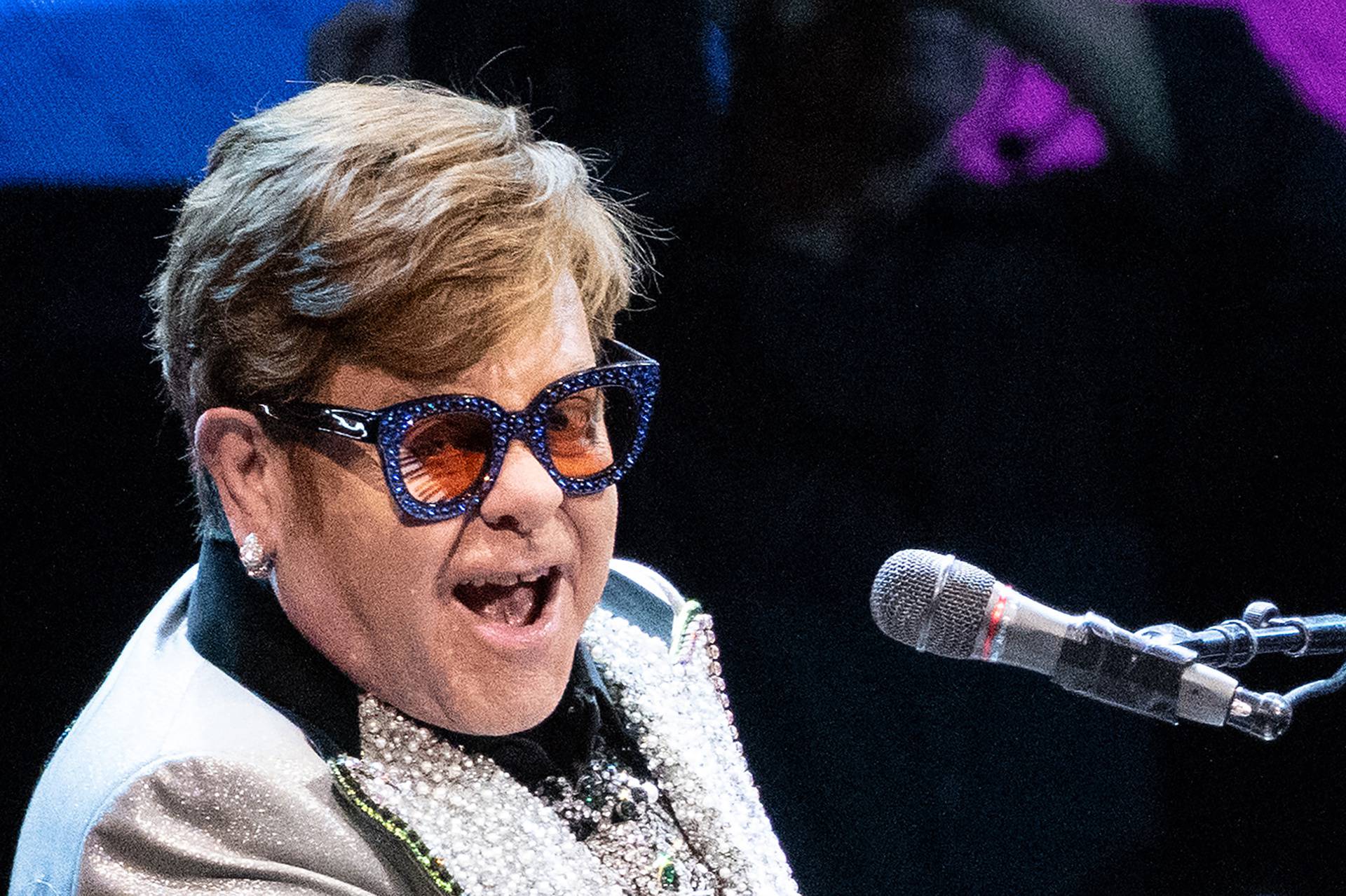 Elton John progovorio o borbi s ovisnošću: 'Donosite užasne odluke kad ste pod drogama'