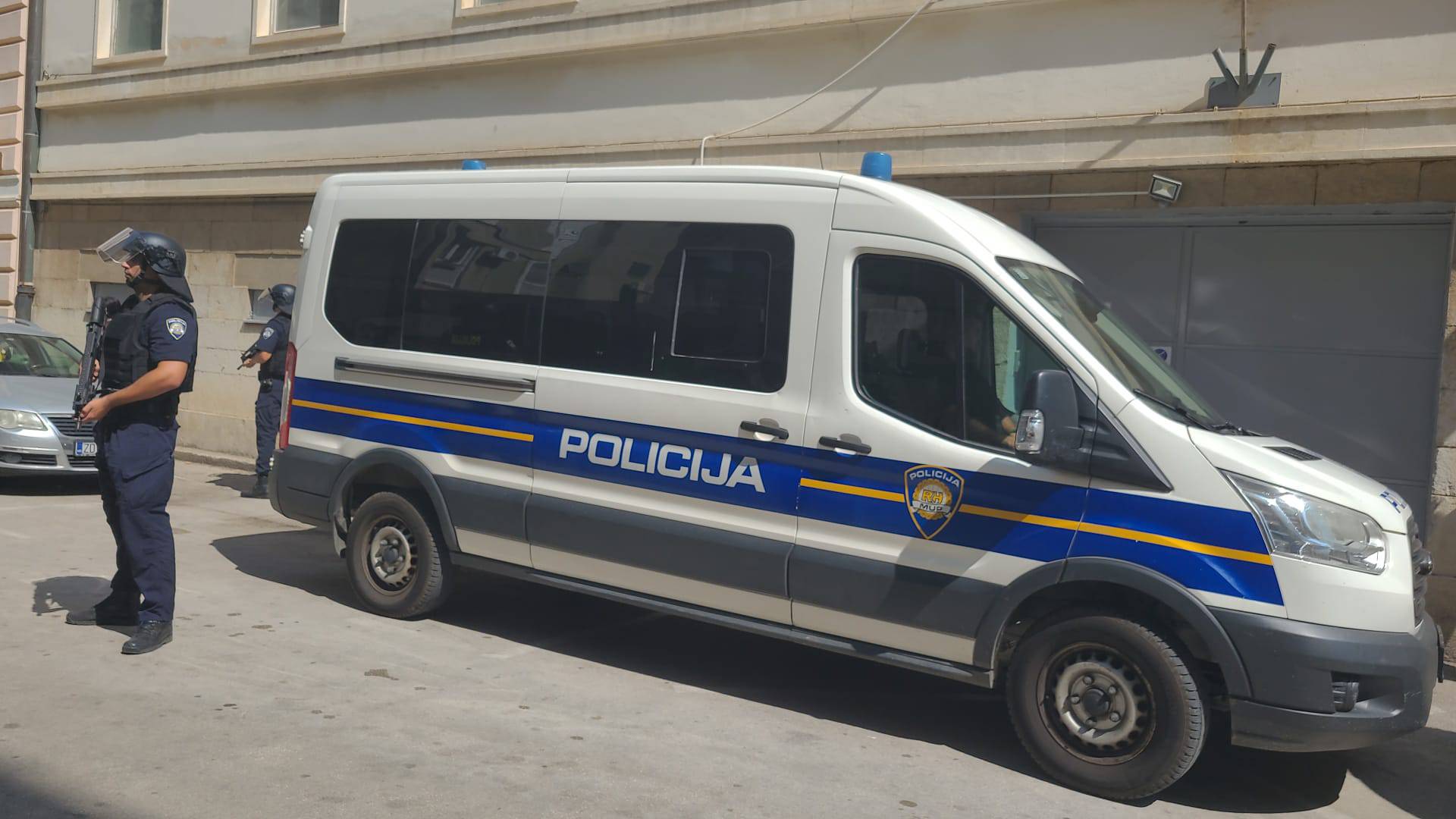 Pogledajte kako privode Srbina osumnjičenog za likvidaciju na Pagu: Duge cijevi i hrpa policije