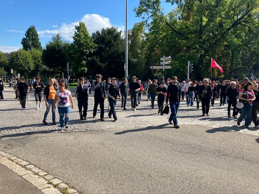 VIDEO Tako to rade Francuzi. Prijestolnica EU je u blokadi: 'Macron militarizira državu!'