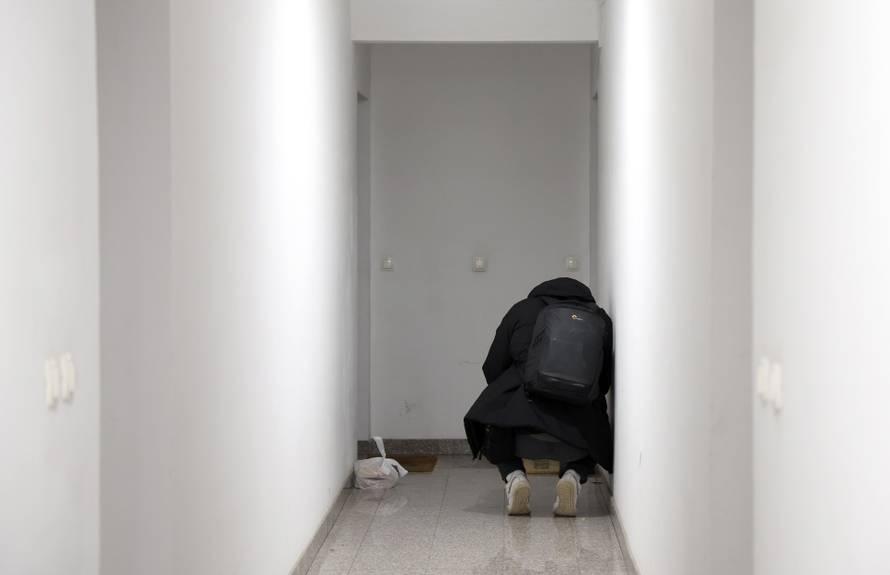 Zagreb: Policija došla privesti HDZ-ovku Teu Franić, ona se zaključala u stan i ne izlazi