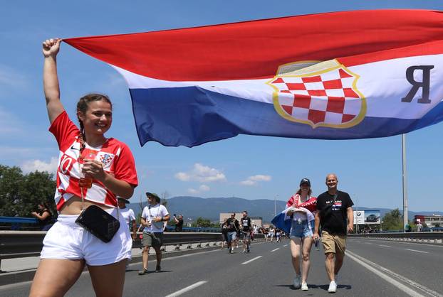 Zagreb: Tisuće fanova Thompsona prolazi Mostom mladosti koji je zatvoren za promet
