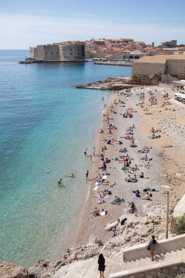 Na Plaži Banje u Dubrovniku kao da je počelo ljeto